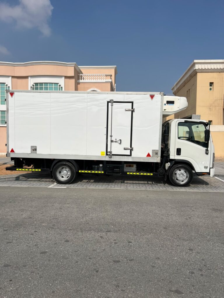 White refrigerated box truck available for rental in the UAE, providing reliable temperature-controlled transport for food, dairy, pharmaceuticals, frozen products, and cold chain logistics.